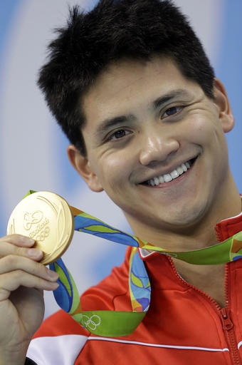 Swimmer who beat Phelps raised by Filipina?