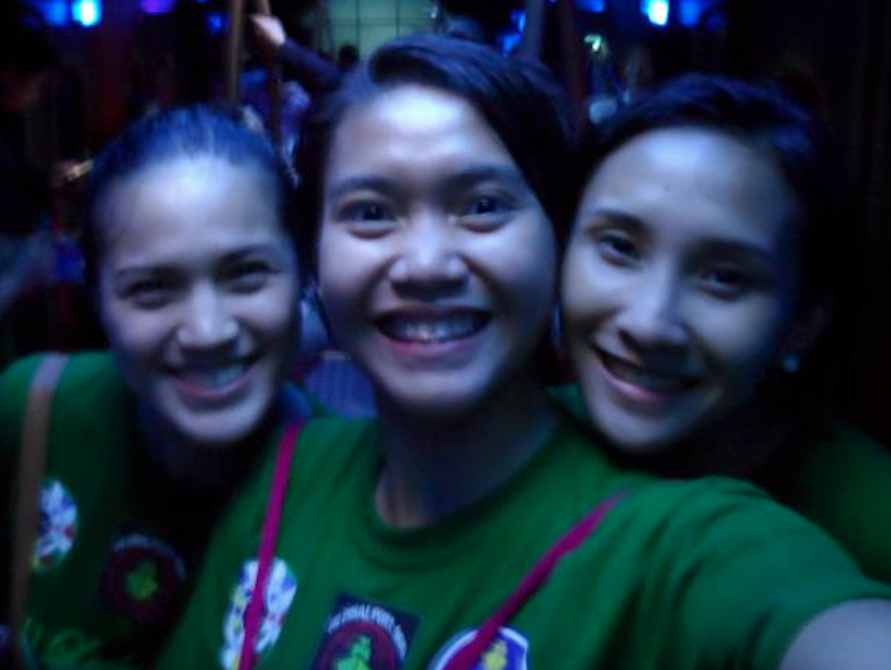 Past DLSU volleybelles next to Mika Reyes we totally admired