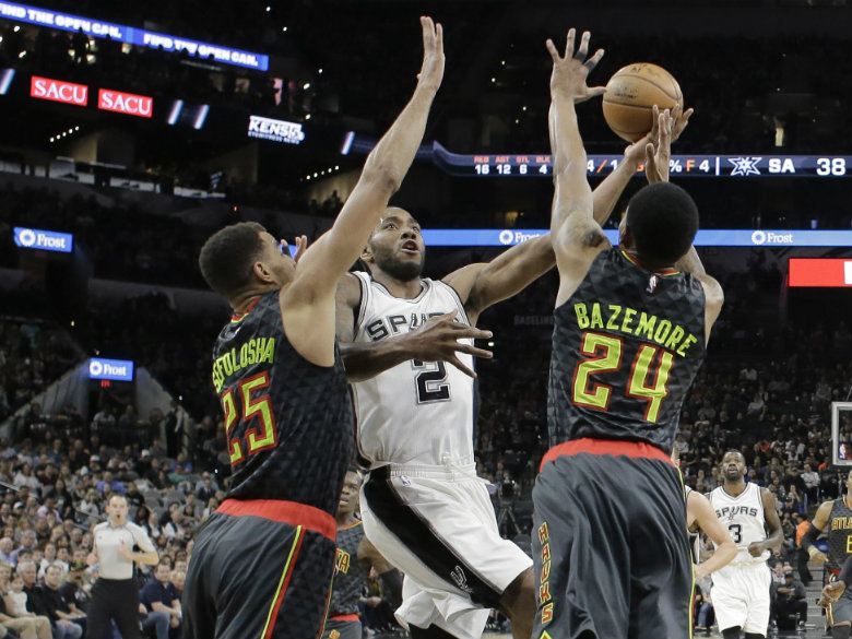 Leonard returns with 31, Spurs top Hawks, tie for No. 1 seed