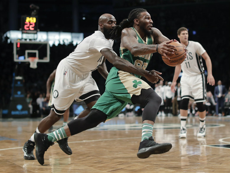 Crowder helps lift Celtics past Knicks 98-95