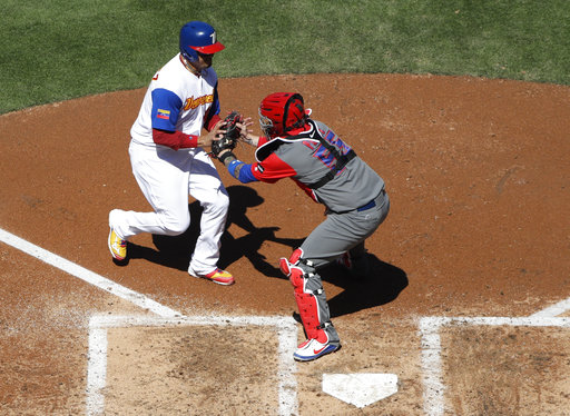 Puerto Rico wins 6th straight in WBC, routs Venezuela 13-2
