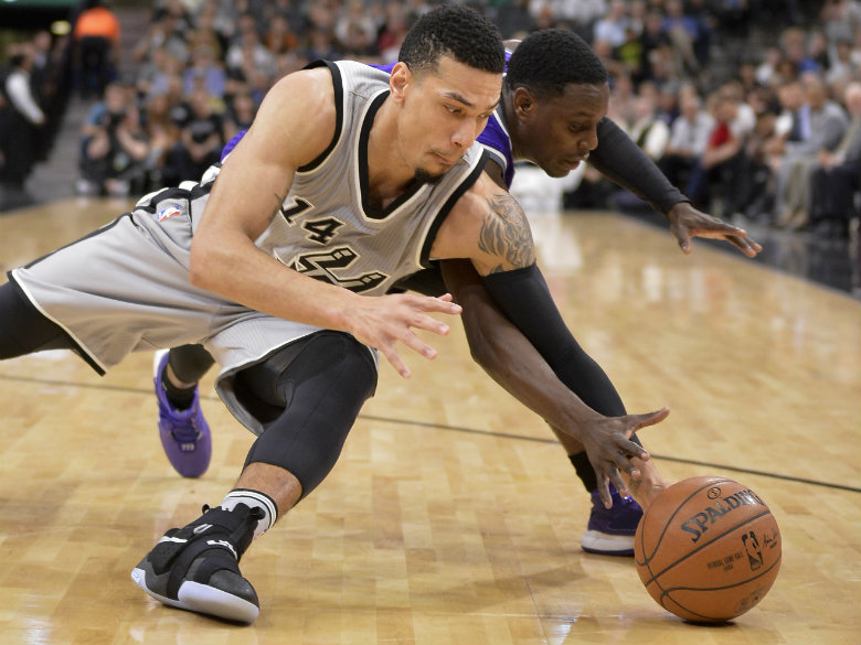 Spurs end two-game skid, beat Kings 118-102