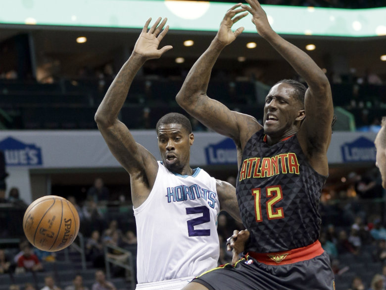 Hornets hand Hawks fourth straight loss, 105-90