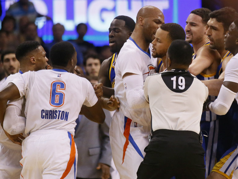 Warriors' Stephen Curry involved in skirmish with Thunder