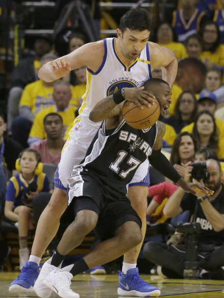 Zaza Pachulia expected to be enemy No. 1 for Spurs fans