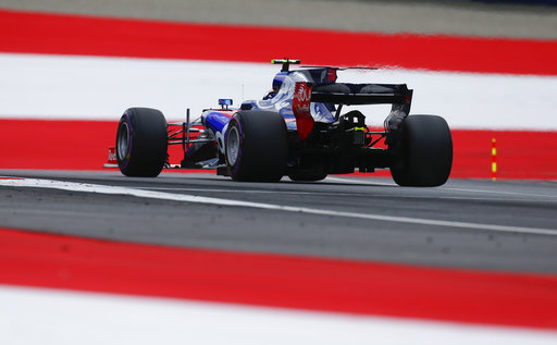 Sainz won't leave Toro Rosso in 2018 - Horner