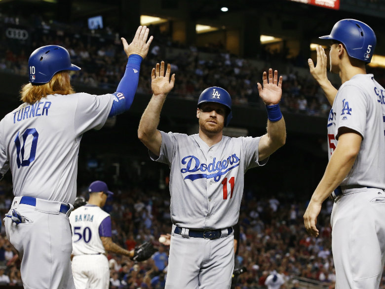 Turner, Hernandez lead Dodgers to victory over Arizona