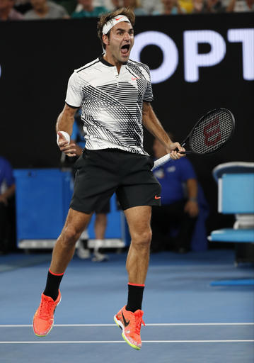 Federer, Canadian teen Shapovalov reach semis in Montreal