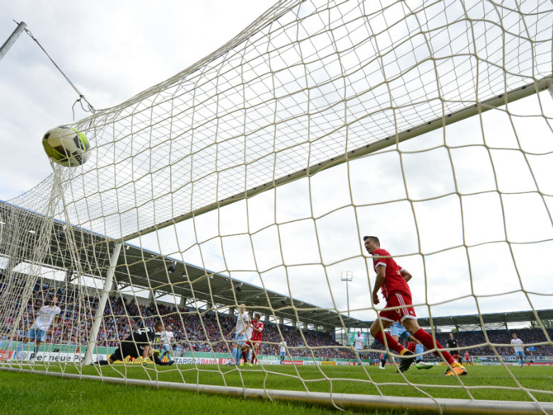 Dortmund, Bayern start with easy German Cup wins