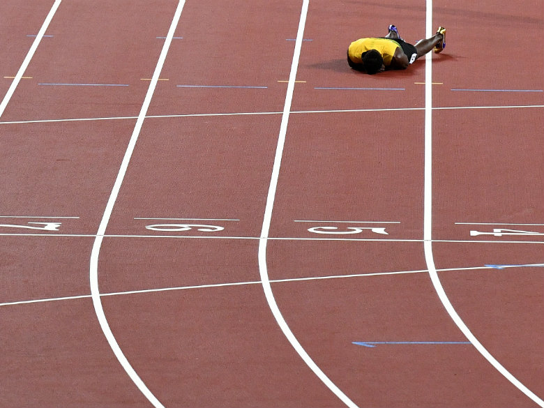Bolt takes a tumble and can't complete final race at worlds