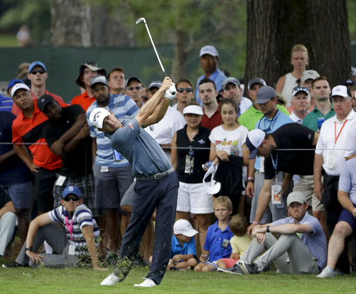 Kisner survives wild finish to take PGA lead