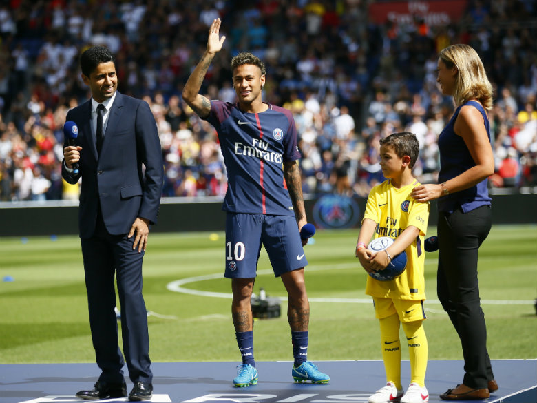 Neymar rebukes Barca chiefs after Paris debut Neymar rebukes Barca chiefs after Paris debut