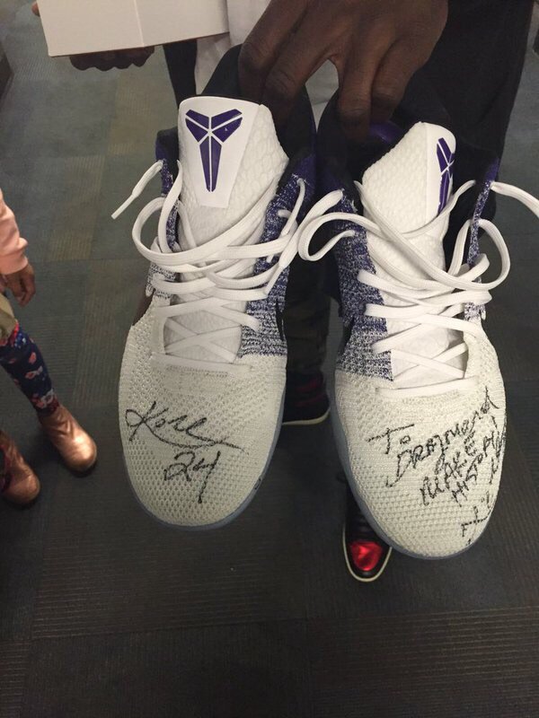 Draymond Green gets Kobe's signed gameworn shoes ABSCBN Sports